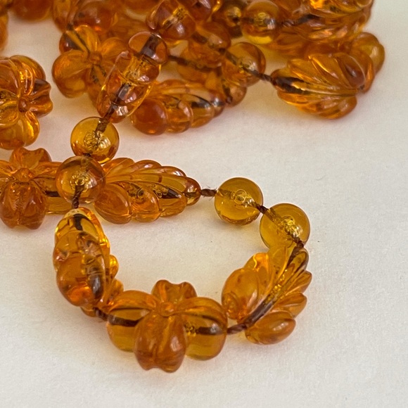 1970s signed Sarah Coventry faux amber necklace - Picture 11 of 11
